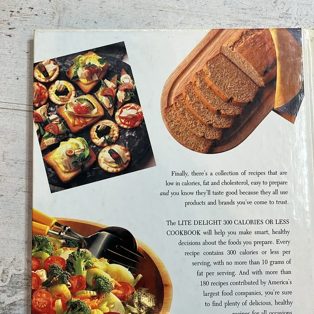 Lite Delight 300 Calorie or Less Cook Book Vintage 1990s